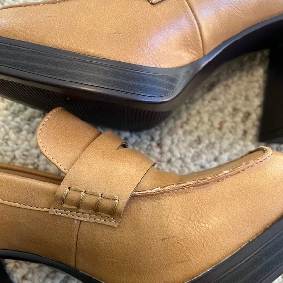 Journee Collection Tan Block Heel Loafers Size 7.5 - Picture 9 of 9